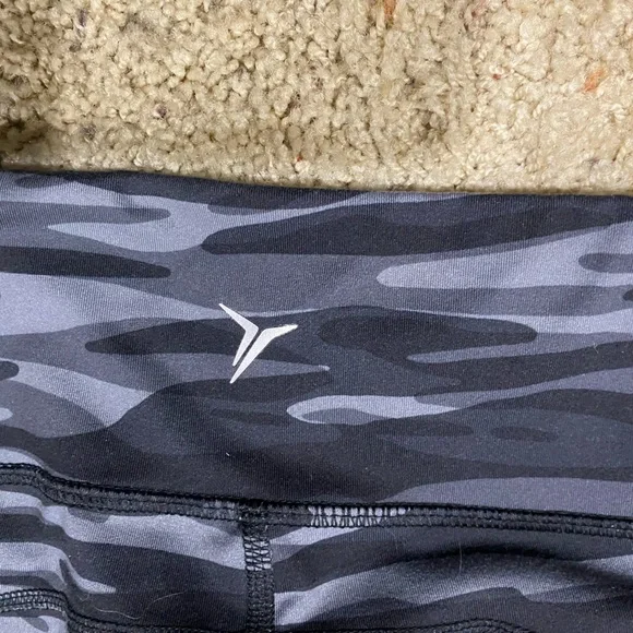 Old Navy Leggings - Black and Gray Camouflage size XS - Picture 3 of 6